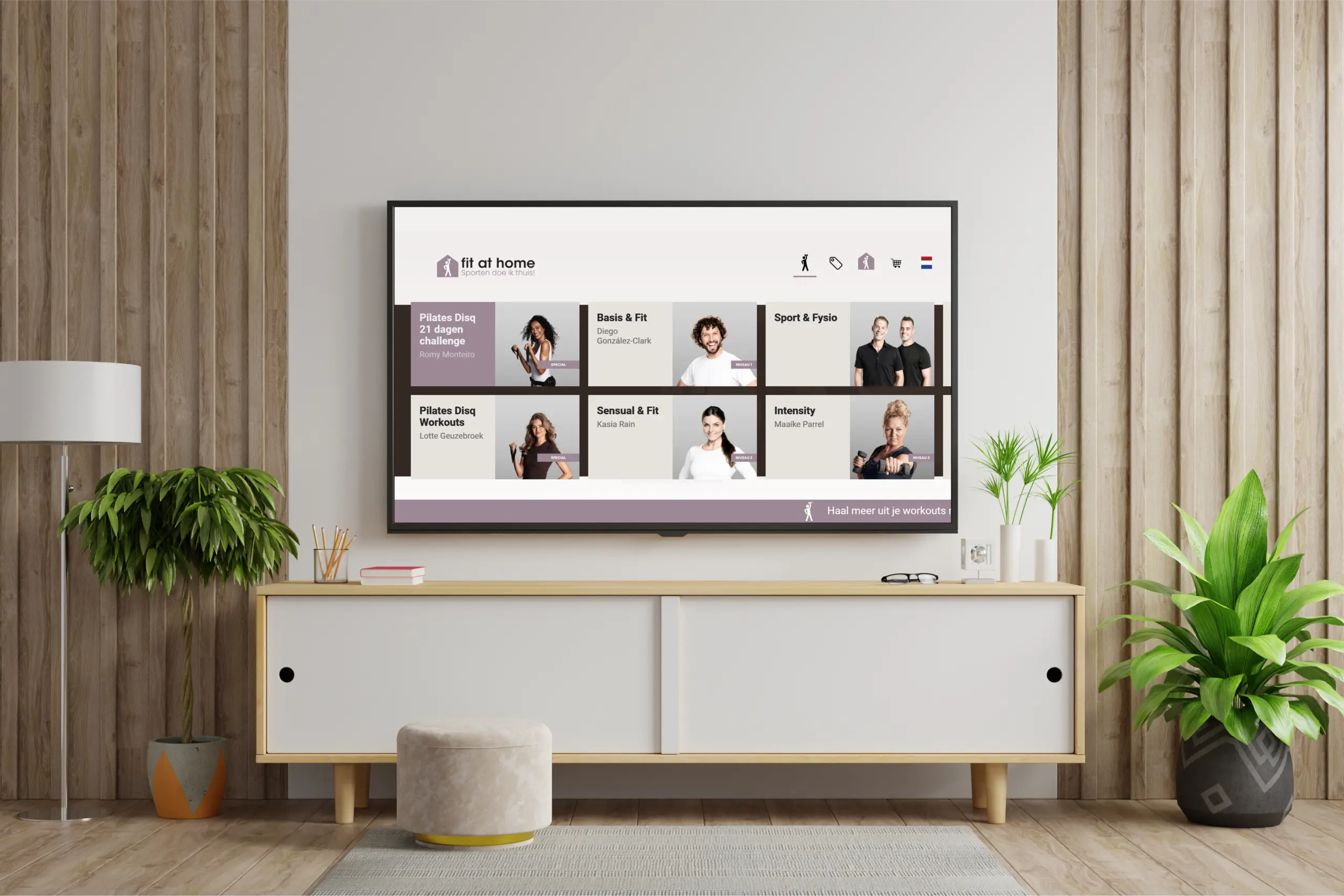 Fit at Home app op tv in woonkamer tijdens thuis workout
